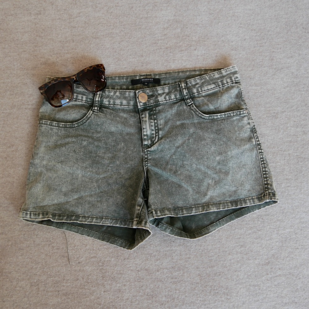 Shorts - Picture 2 of 3
